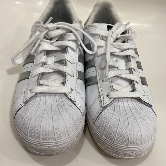 ADIDAS White Superstar Sneakers in Women Size 6.5 with Silver Stripes - Picture 2 of 8